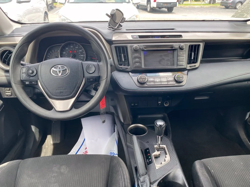 Used 2013 Silver Toyota XLE image 8