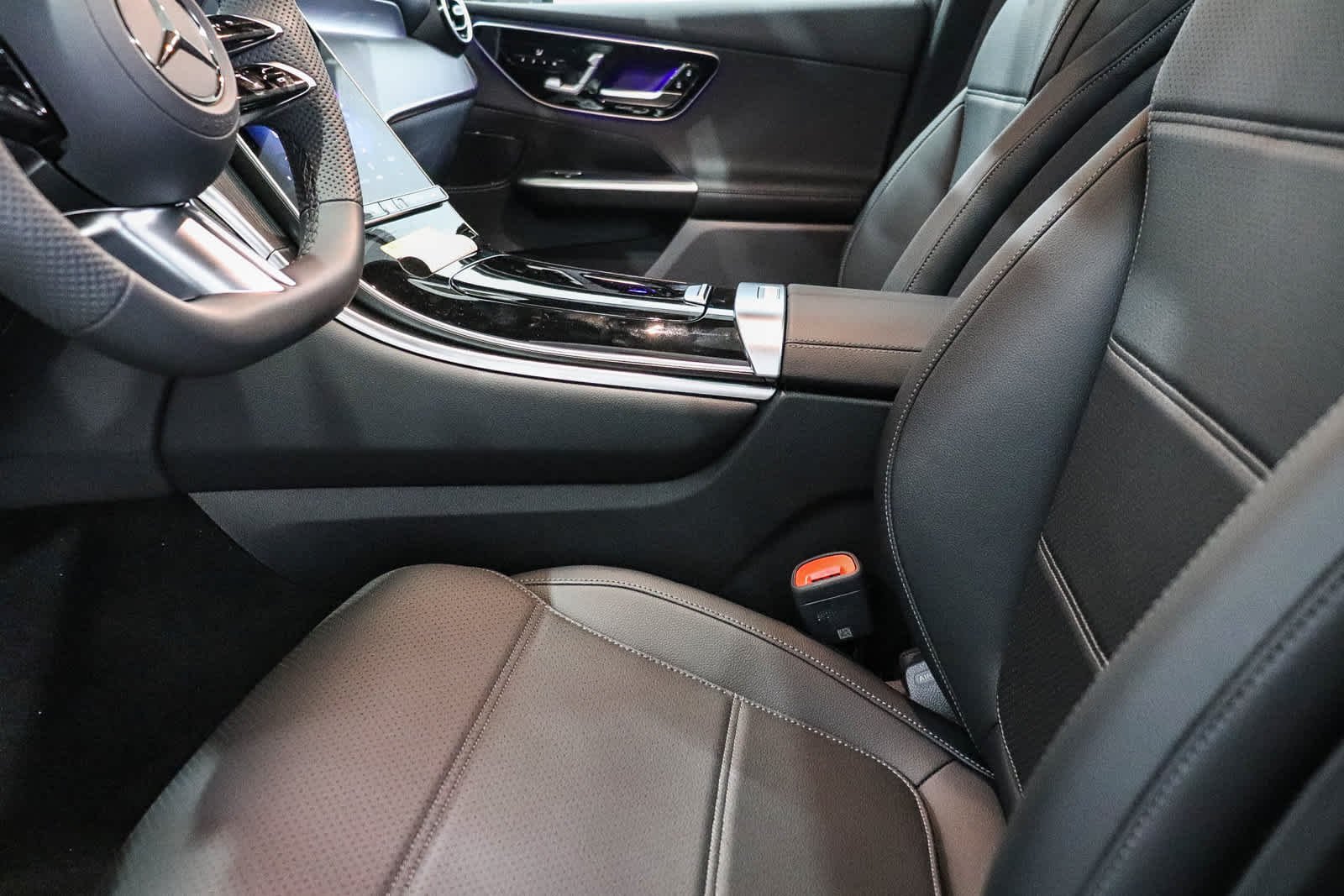 New 2027 MANUFAKTUR exclusive graphite grey magno Mercedes-Benz GLC 300 image 22