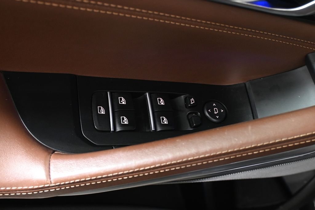Used 2021 Black Sapphire Metallic BMW xDrive40i image 32