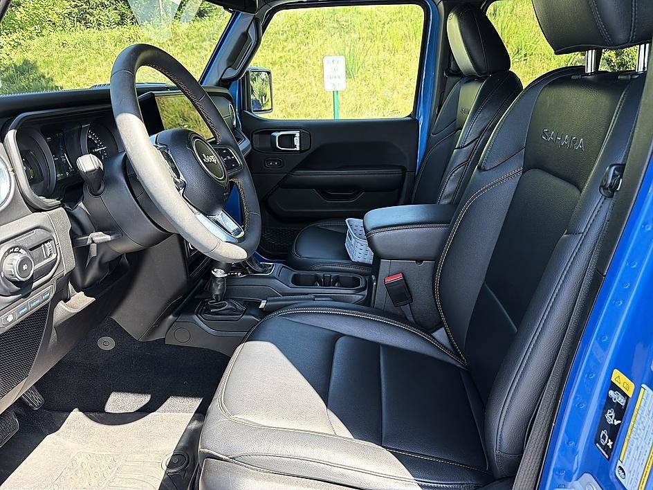 Used 2024 Hydro Blue Pearlcoat Jeep Sahara image 11