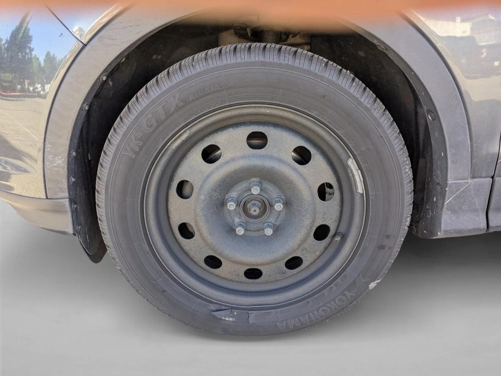 Used 2018 Magnetic Metallic Ford S image 17