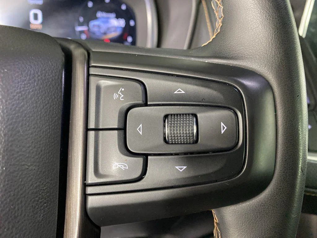 Used 2023 Summit White GMC 4WD AT4 image 9