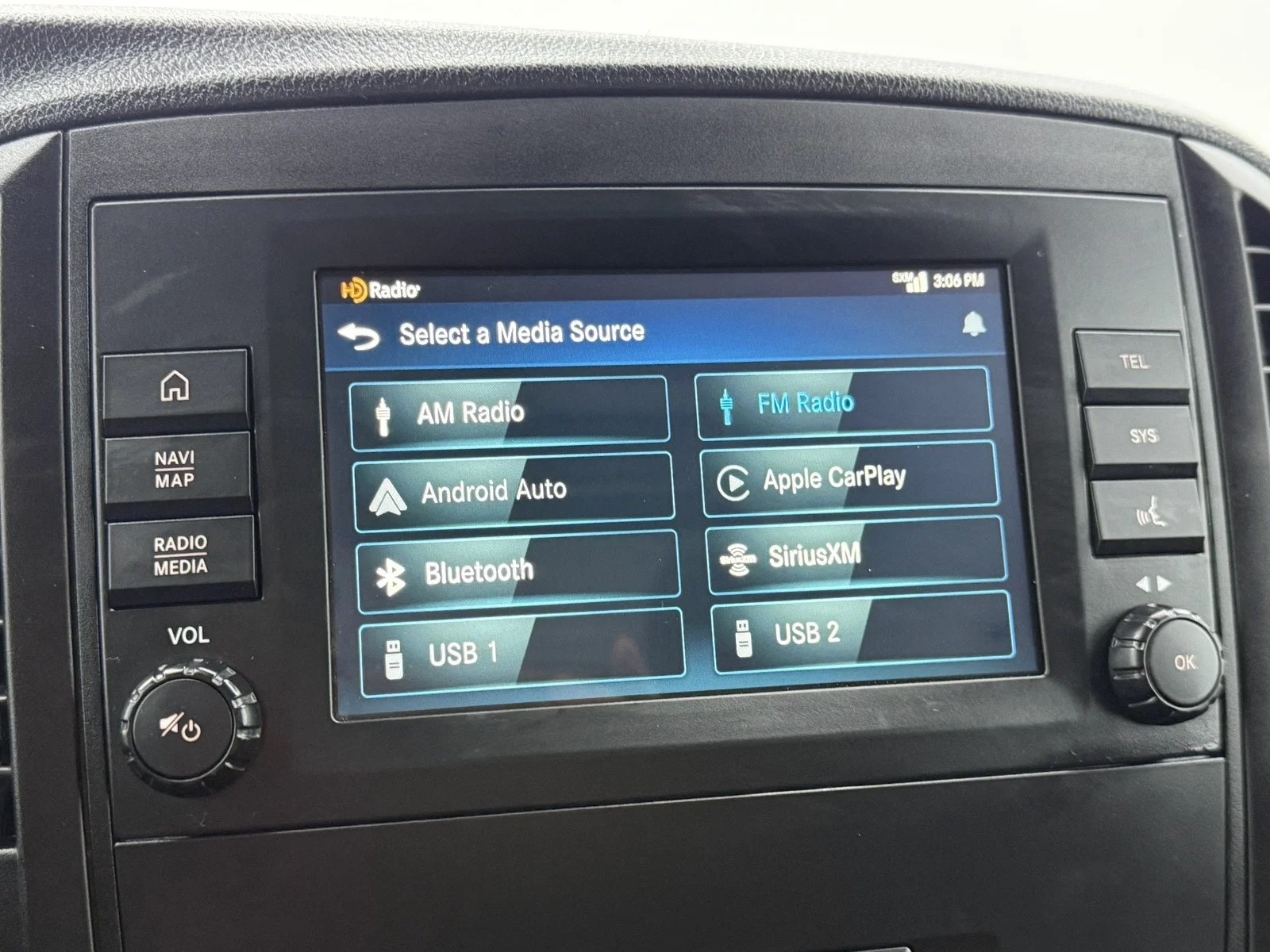 Used 2022 Arctic White Mercedes-Benz  image 20
