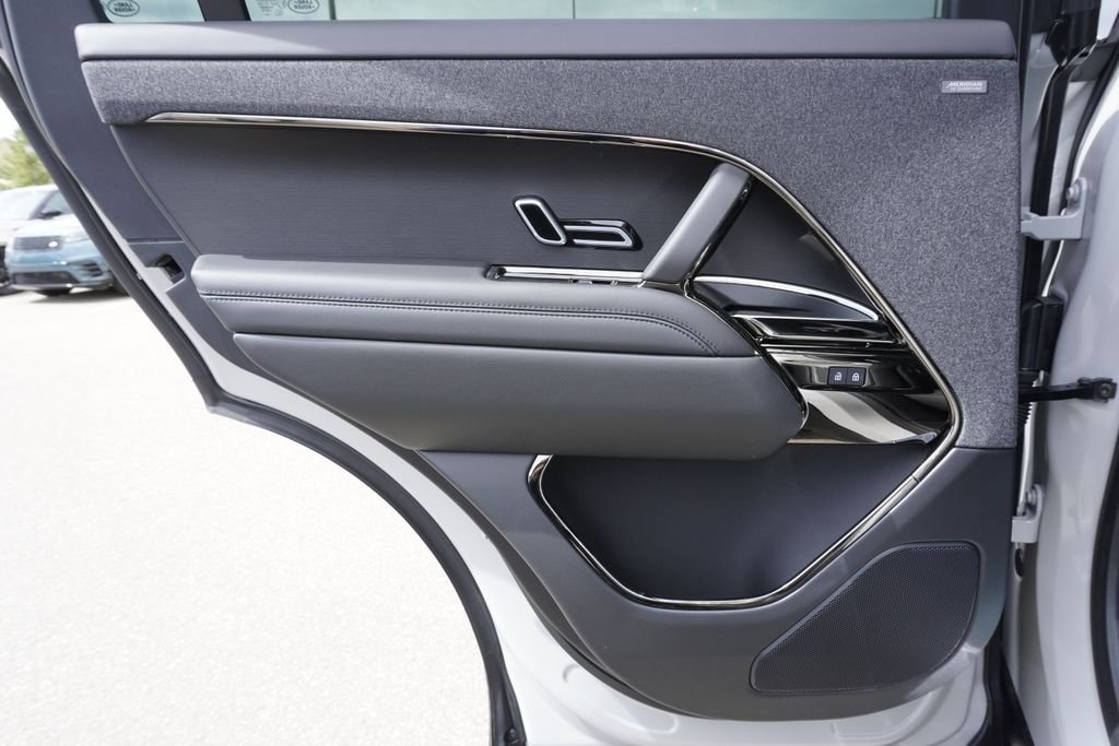 New 2026 Borasco Grey Land Rover SE image 28