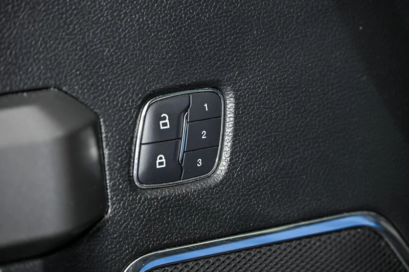 Used 2015 Blue Jeans Metallic Ford Platinum image 13