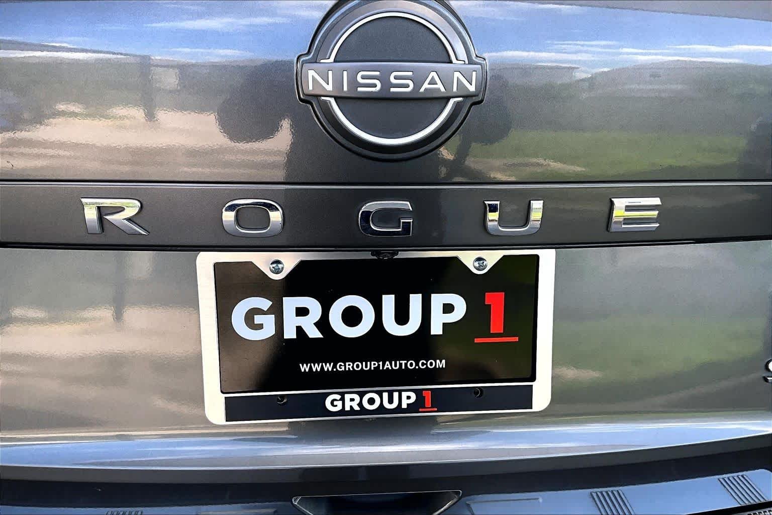 Certified Used 2022 Gun Metallic Nissan SV image 10
