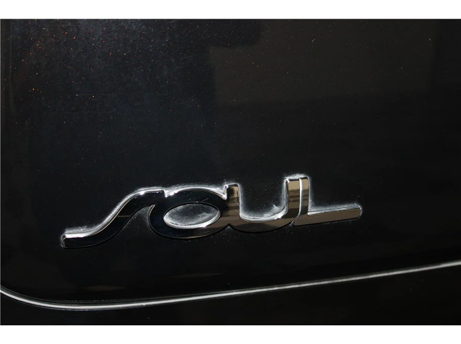 Used 2019 Shadow Black Kia + image 17
