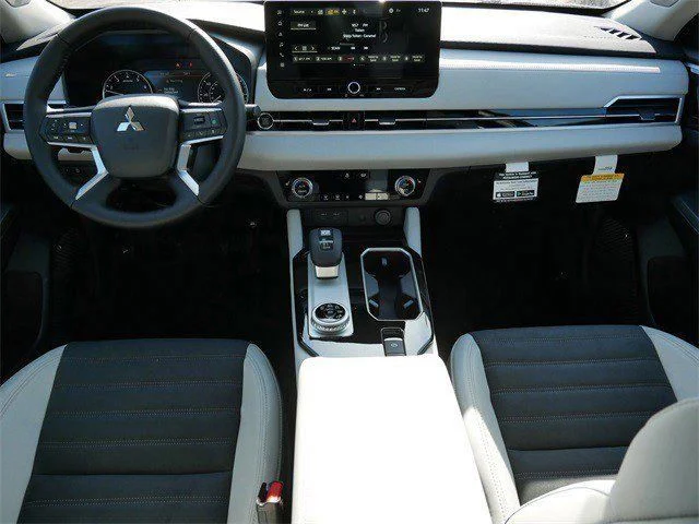 New 2026 Black Diamond Mitsubishi SE image 7