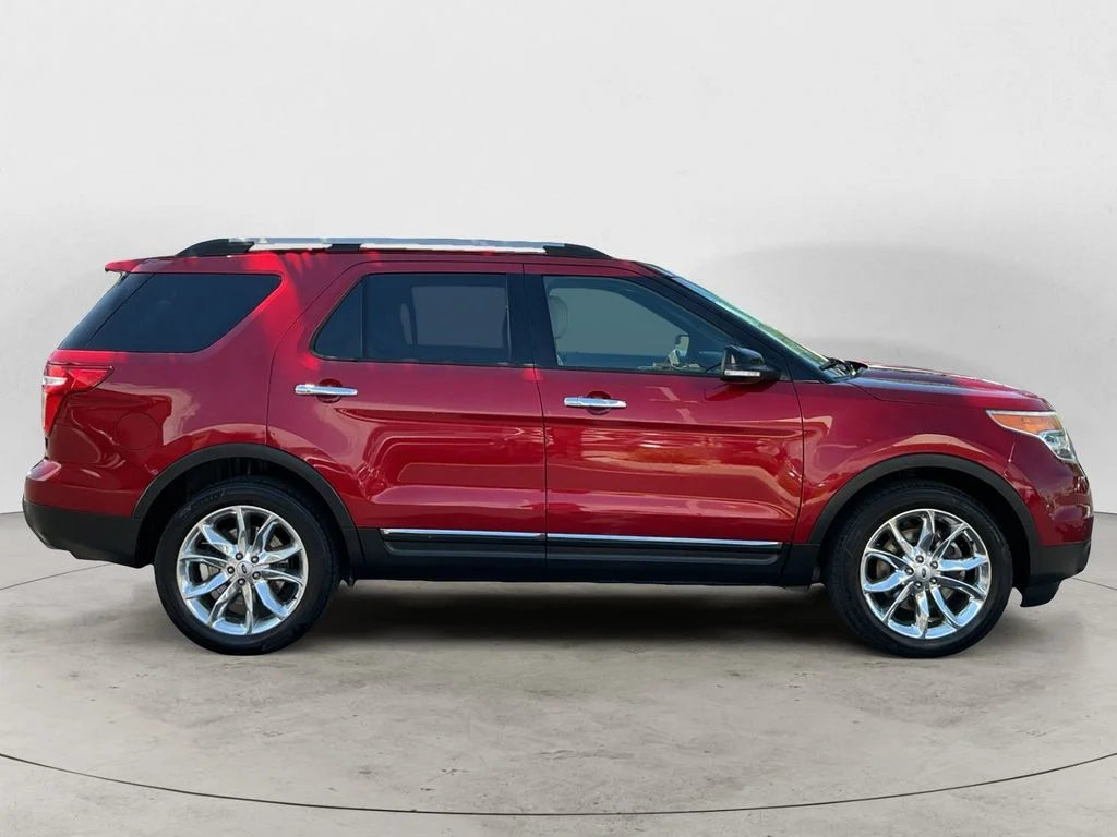Used 2015 Red Ford XLT image 4