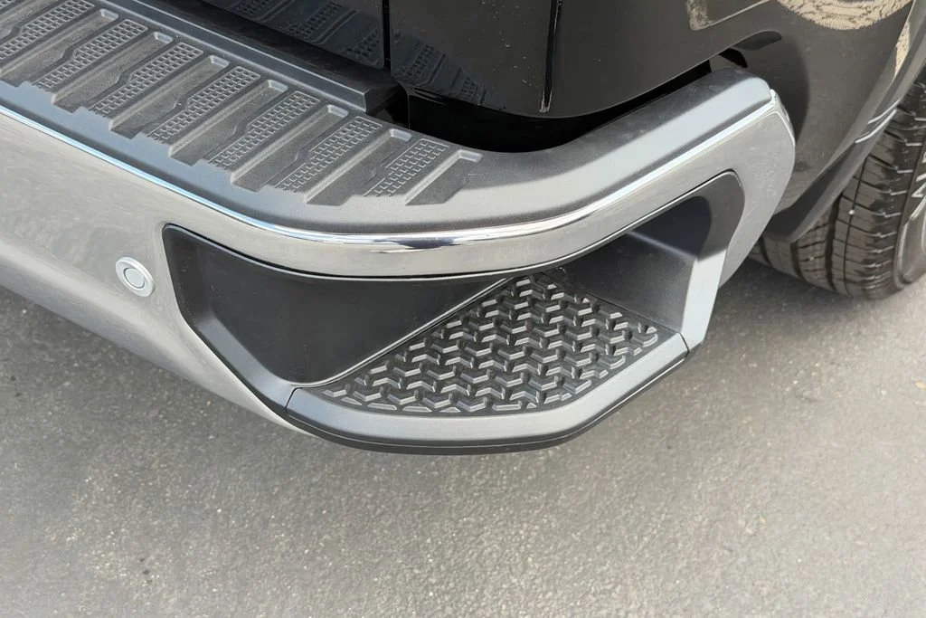 New 2026 Onyx Black GMC SLE image 9