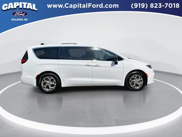 Used 2024 White Chrysler Limited image 9