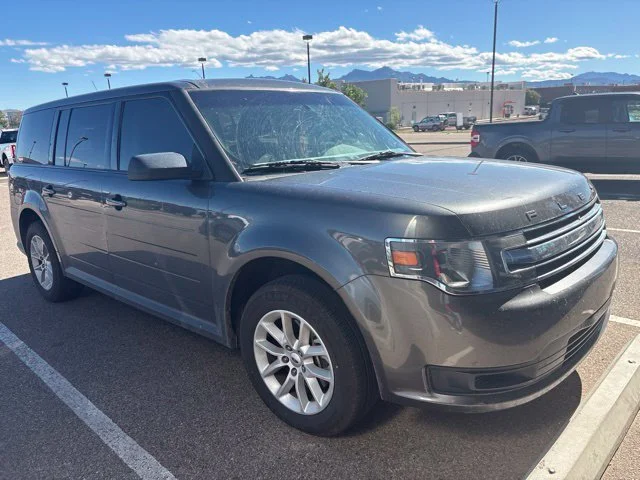 Used 2018 Gray Ford SE image 2