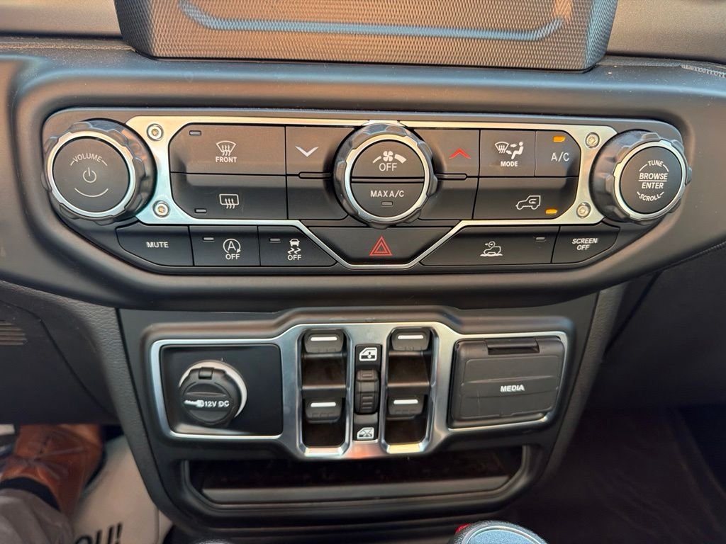 Used 2023 White Jeep Sport image 22