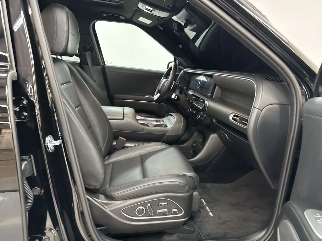 Used 2026 Abyss Black Hyundai Calligraphy image 18