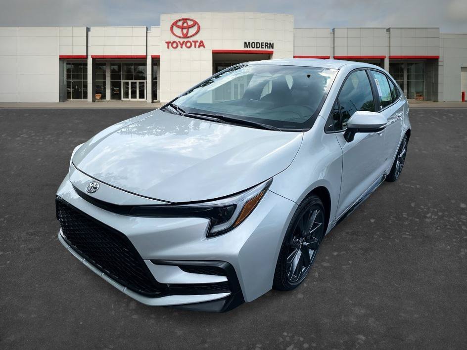 Certified Used 2025 Classic Silver Metallic Toyota SE image 1