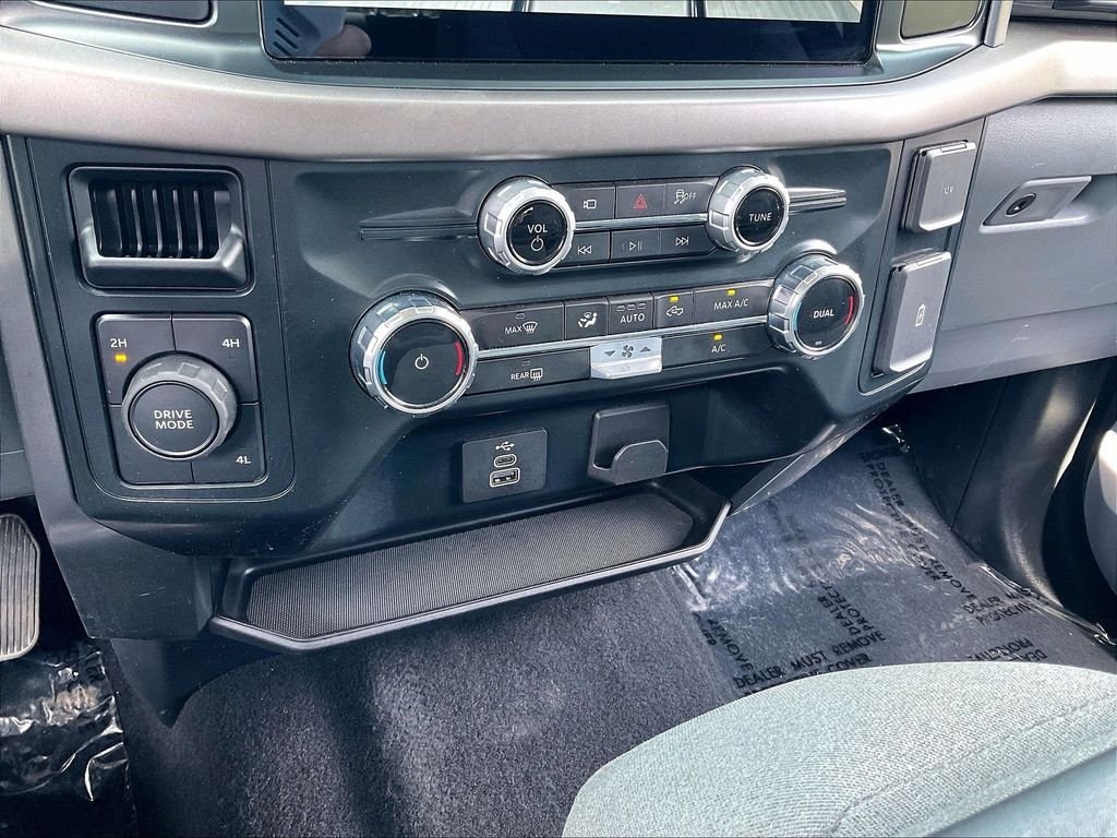 Used 2025 Agate Black Metallic Ford XLT image 24