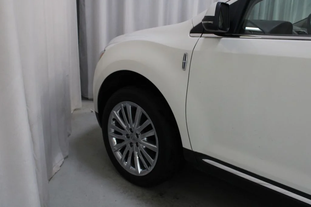 Used 2012 Beige Lincoln Base image 31