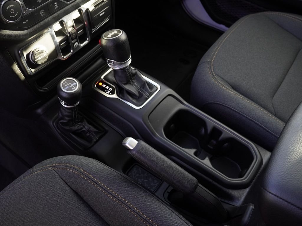 New 2026 Bright White Clear-Coat Exterior Paint Jeep Sport image 19