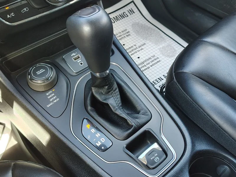 Used 2019 Green Jeep Latitude Plus image 32