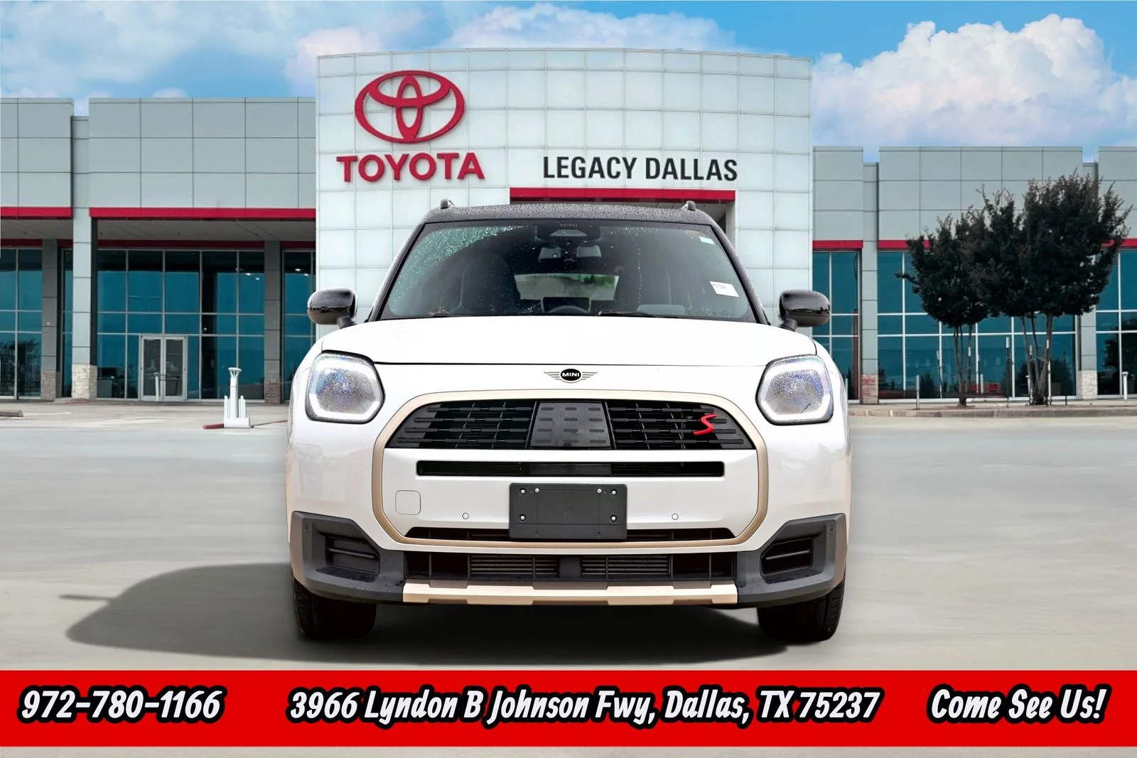 Used 2025 White MINI Signature Plus image 5