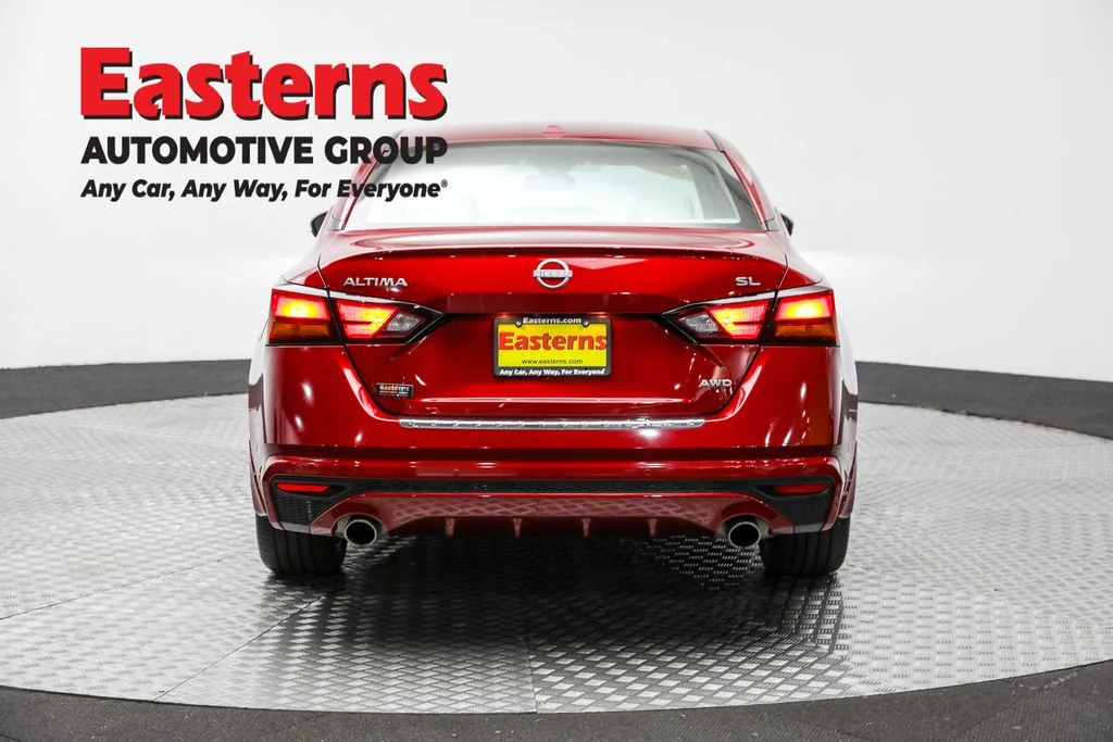 Used 2023 Red Nissan 2.5 SL image 6
