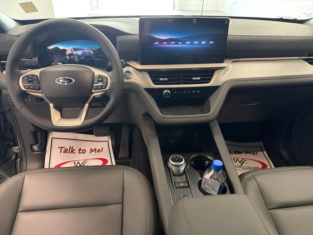 New 2027 Carbonized Gray Metallic Ford Active image 18