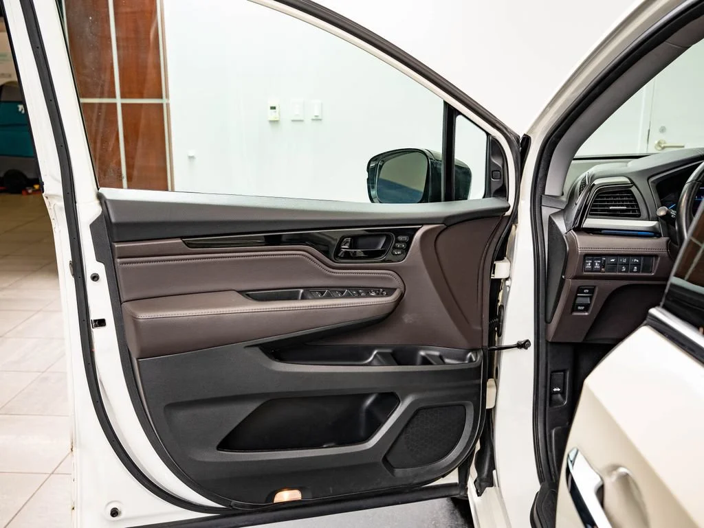 Used 2019 White Diamond Pearl Honda Elite image 28