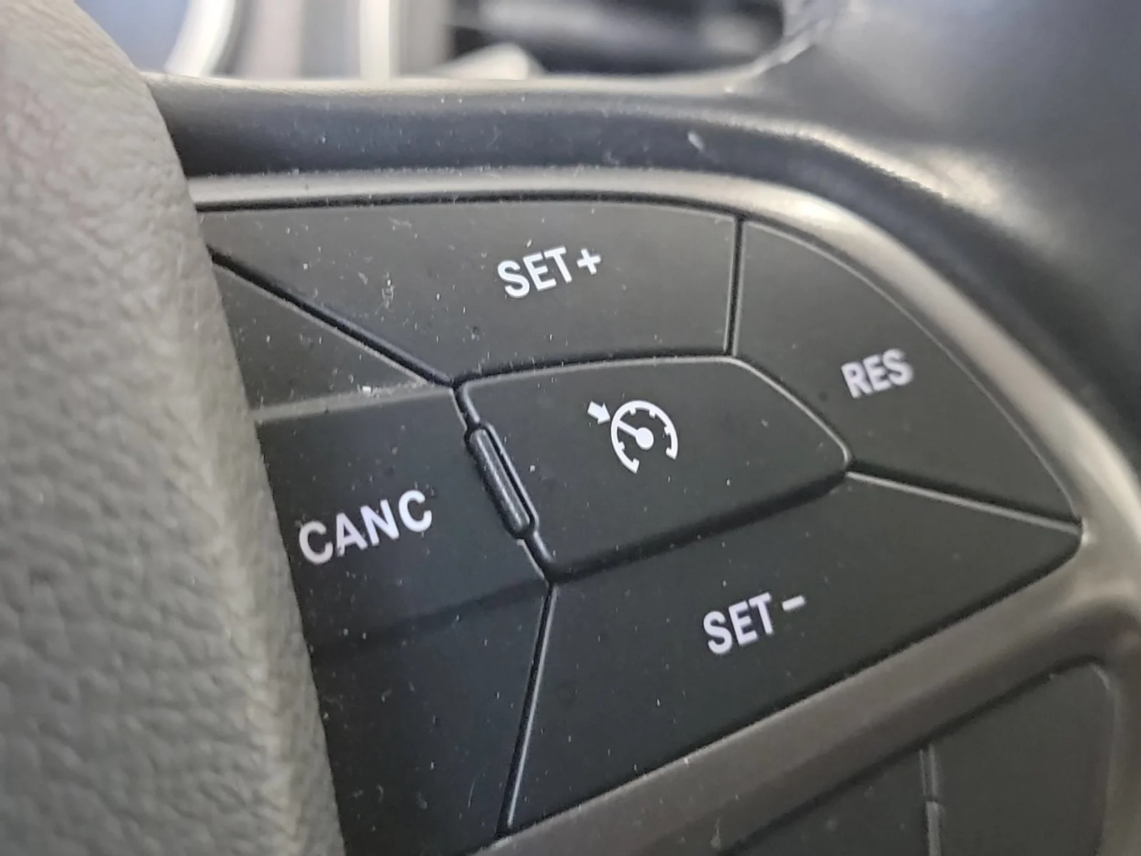 Used 2020 Slate Blue Pearlcoat Jeep Latitude Plus image 32