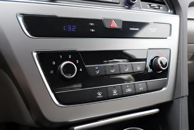 Used 2015 Gray Hyundai SE image 21