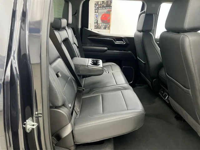 2025 GMC Sierra 1500 SLT - Photo 17