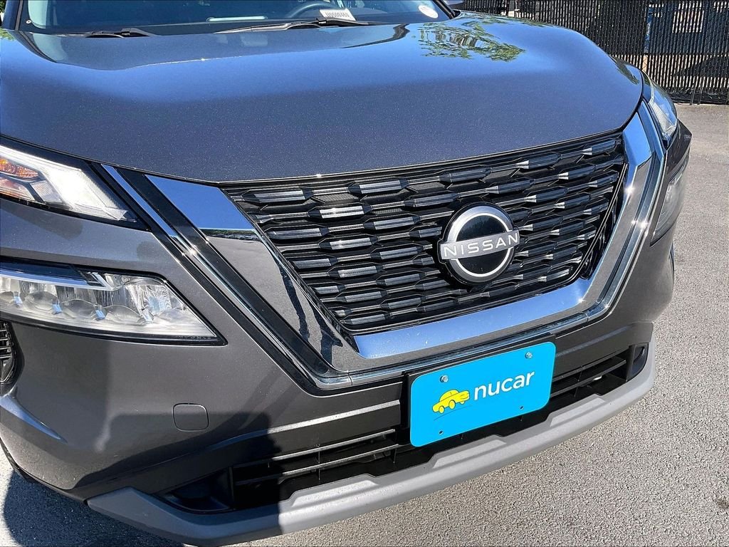 Used 2023 Gray Nissan SV image 31