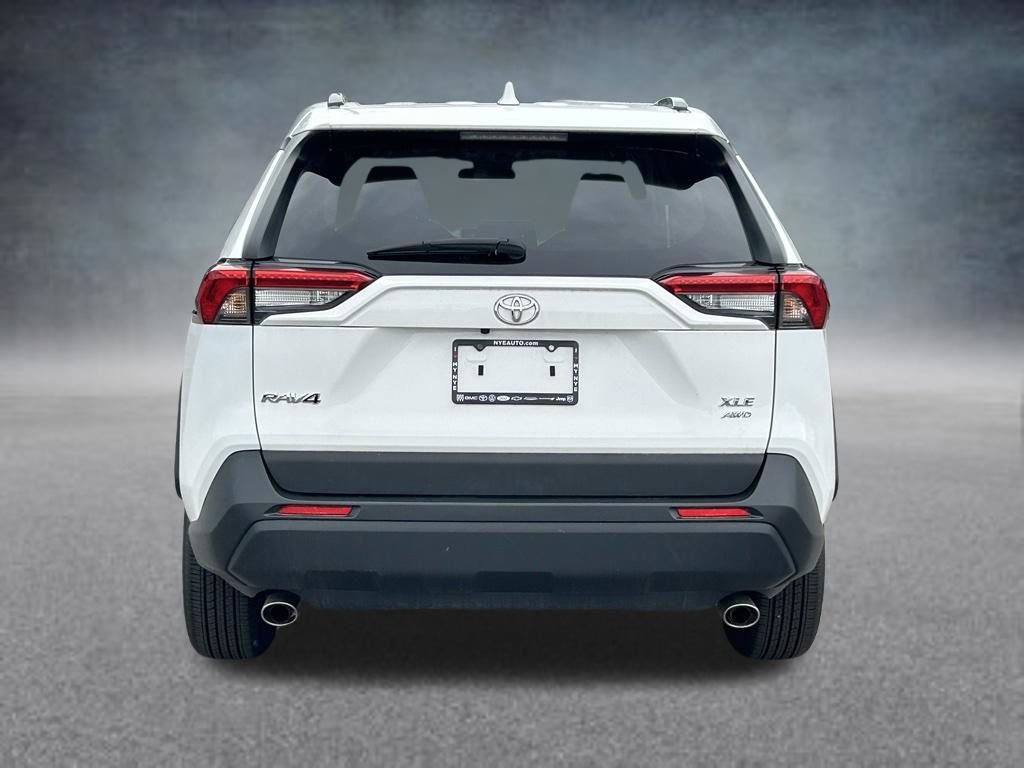 Used 2025 White Toyota XLE image 4