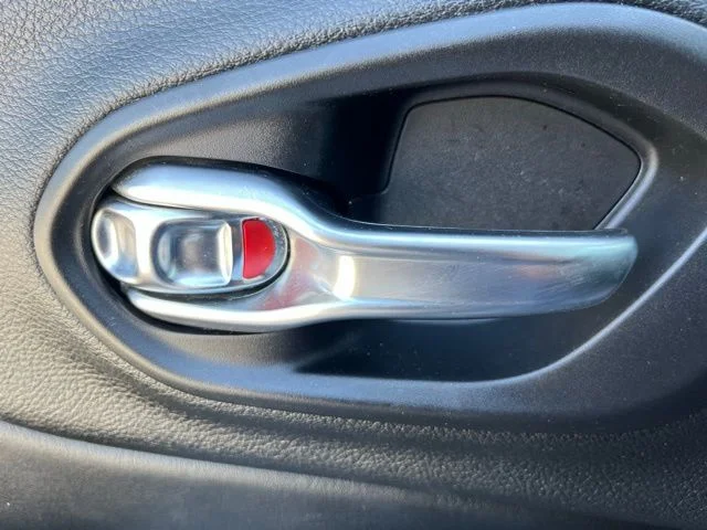 Used 2018 White Jeep Limited image 12