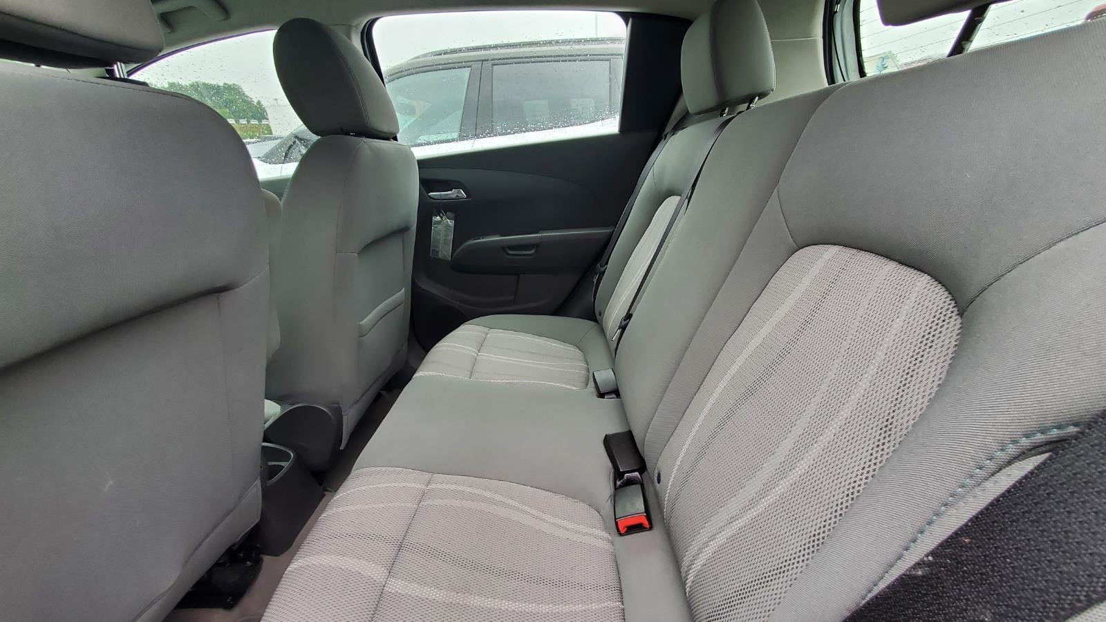 Used 2014 SILVER ICE METALLIC Chevrolet LT image 5