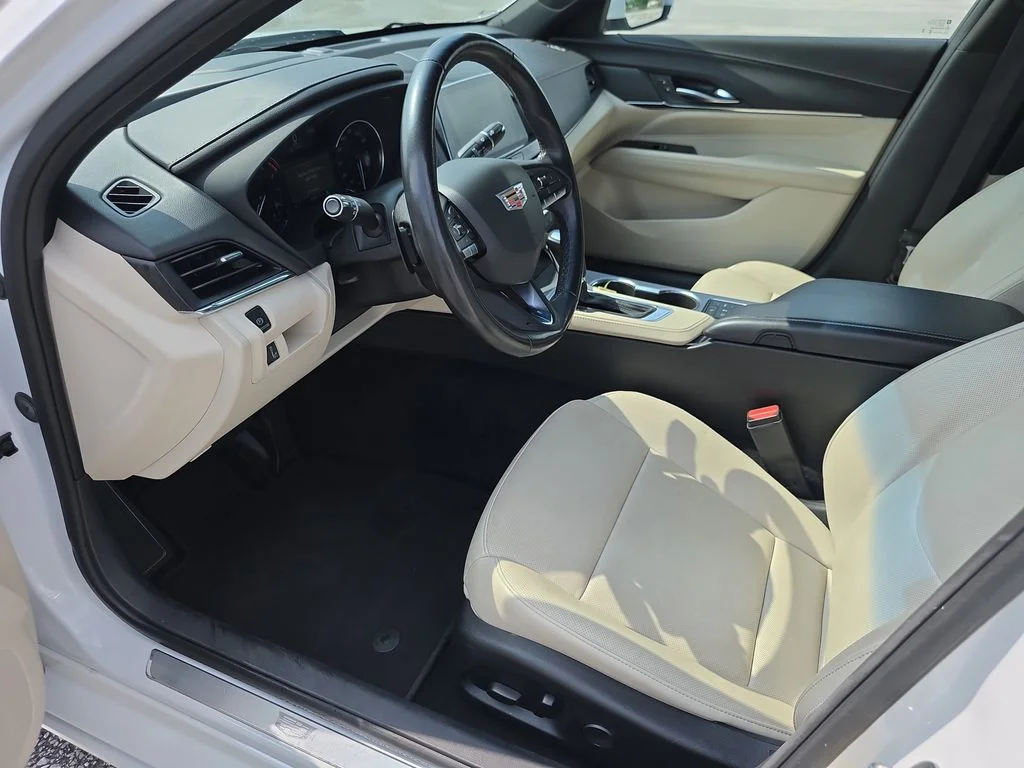 Used 2024 White Cadillac Premium Luxury image 9