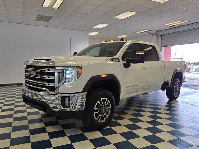Used 2022 White GMC SLE image 3