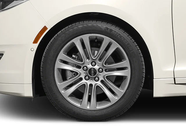 Used 2013 Bordeaux Lincoln  image 11