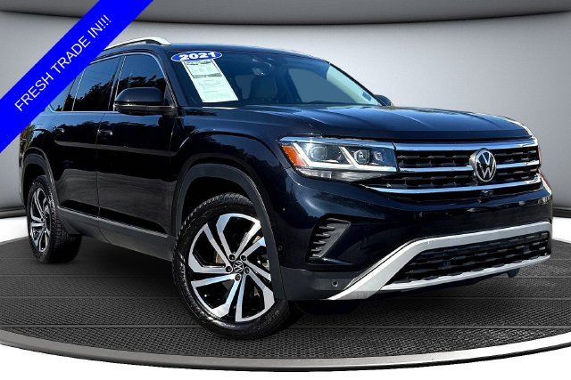Used 2021 Black Volkswagen SEL Premium image 3