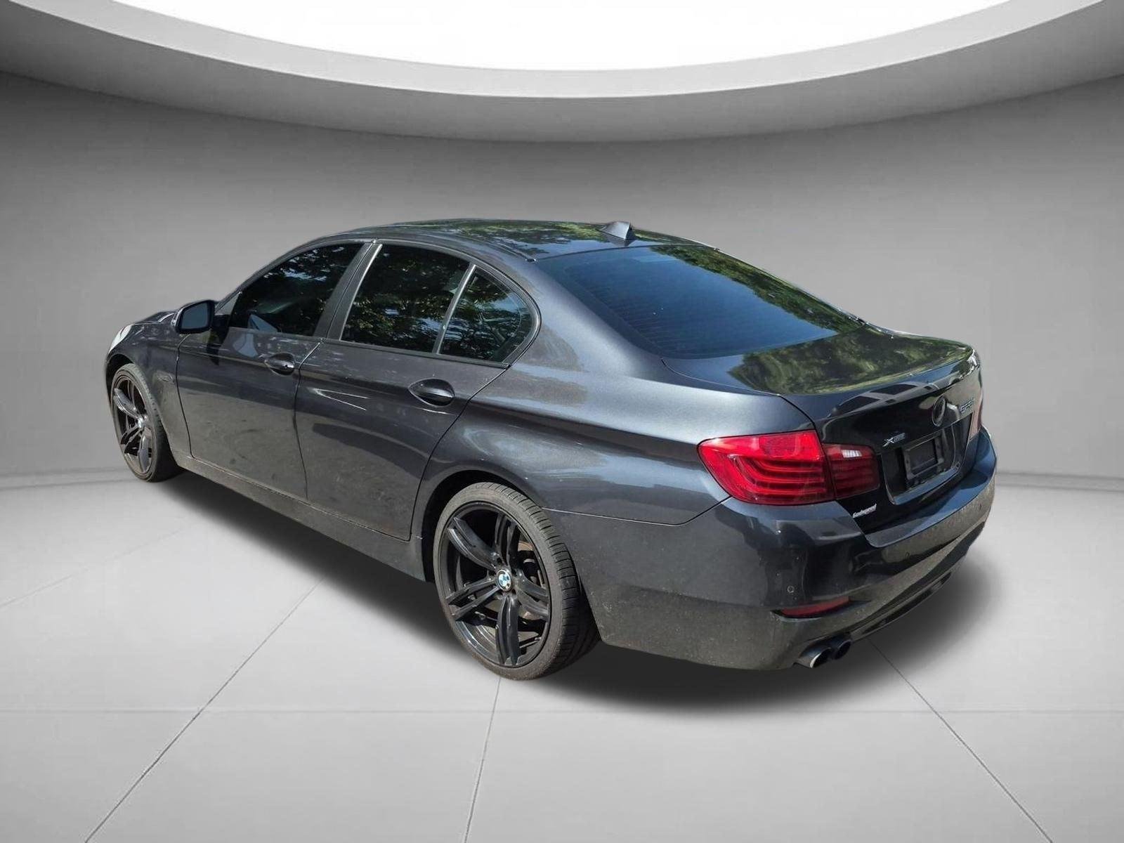 Used 2015 Dark Graphite Metallic BMW 528i xDrive image 3