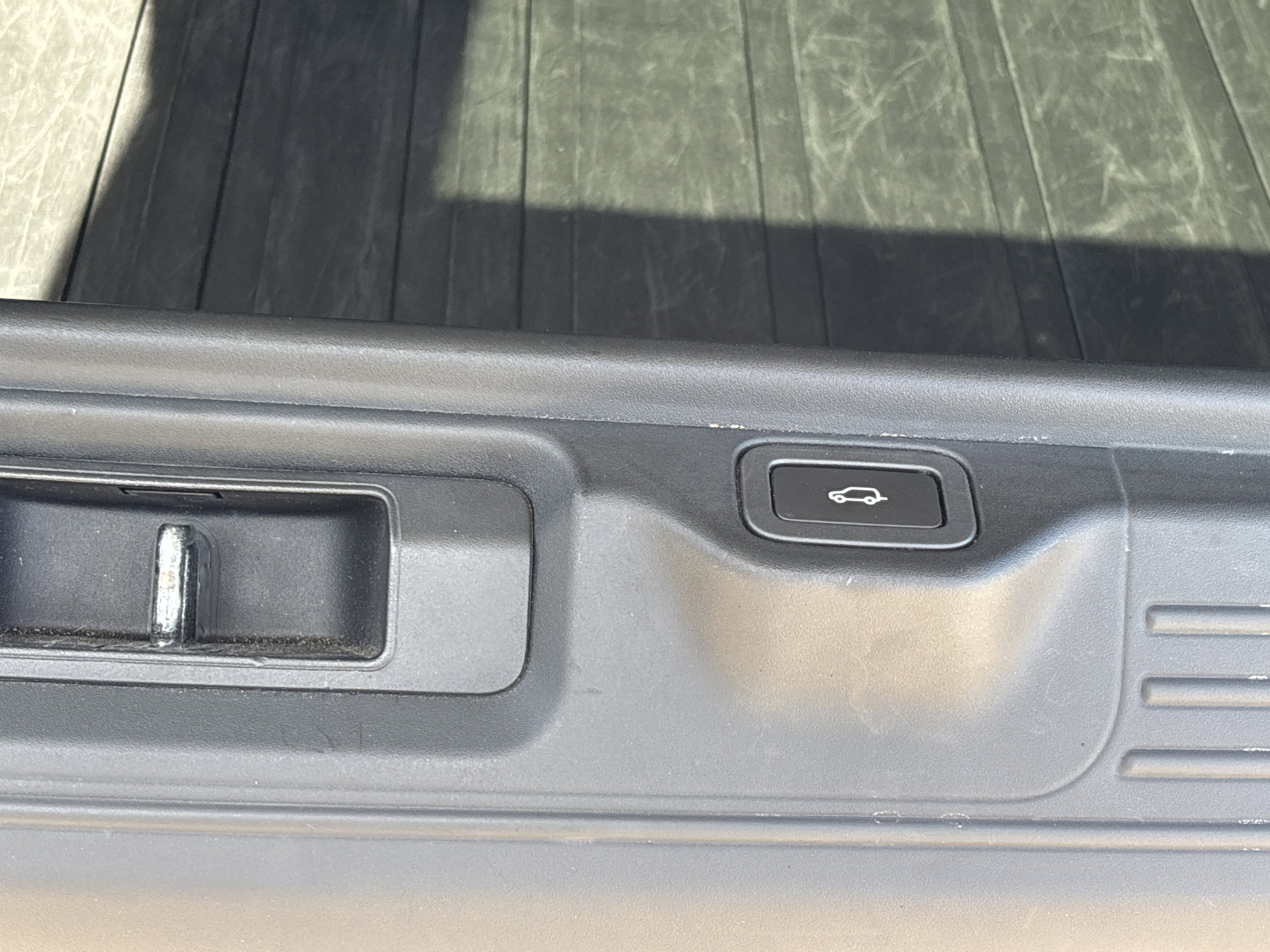 Used 2021 White Land Rover P525 Westminster image 7