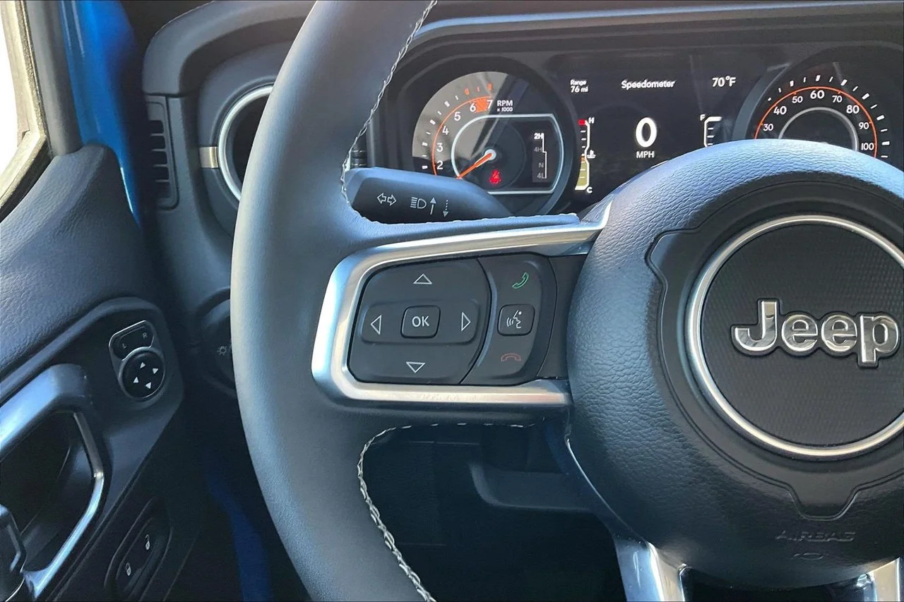 Used 2025 Blue Jeep Sahara image 27