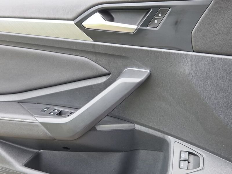 Used 2024 Platinum Gray Metallic Volkswagen SE image 25