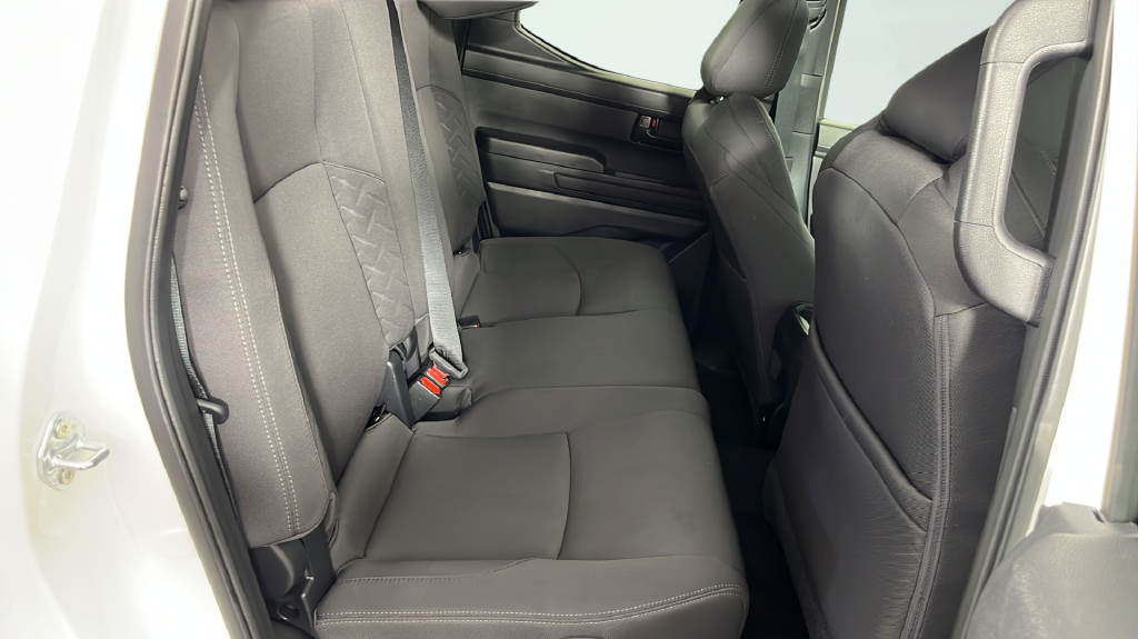 2025 Toyota Tacoma SR5 - Photo 18