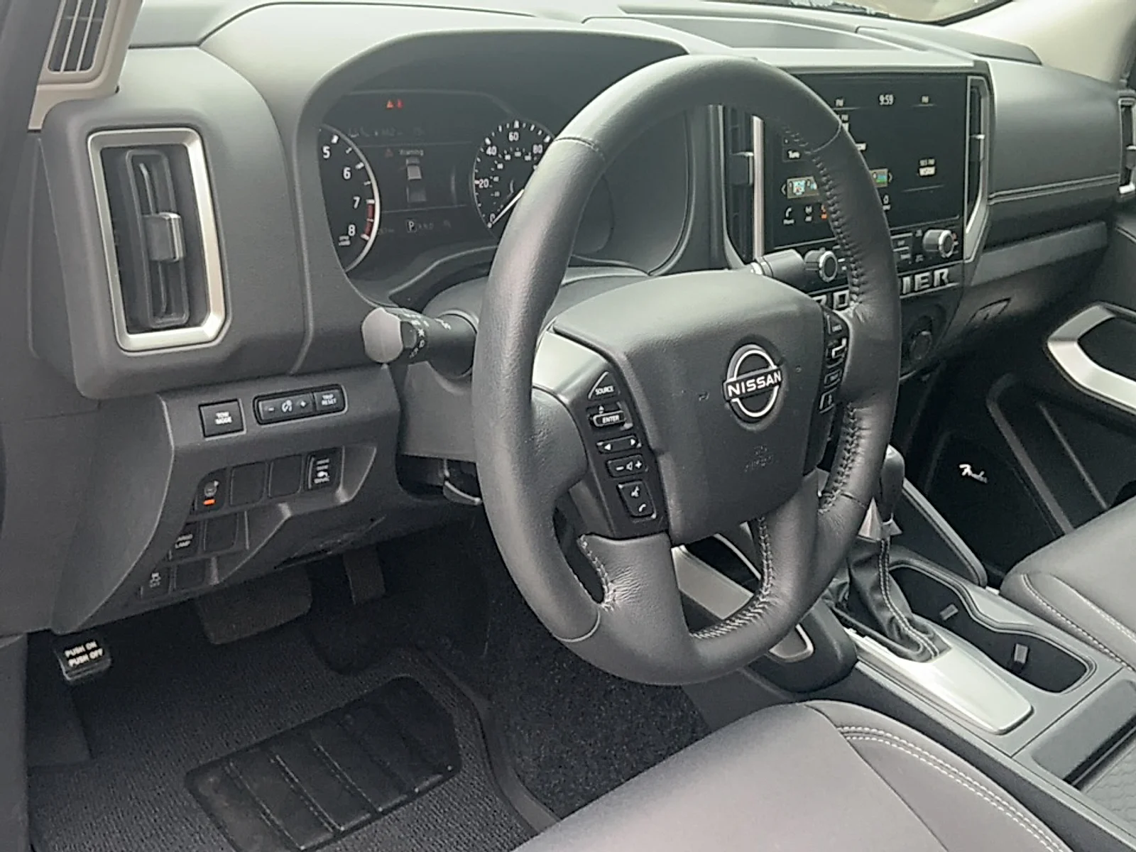 Used 2025  Nissan Crew Cab SV 4x2 image 7
