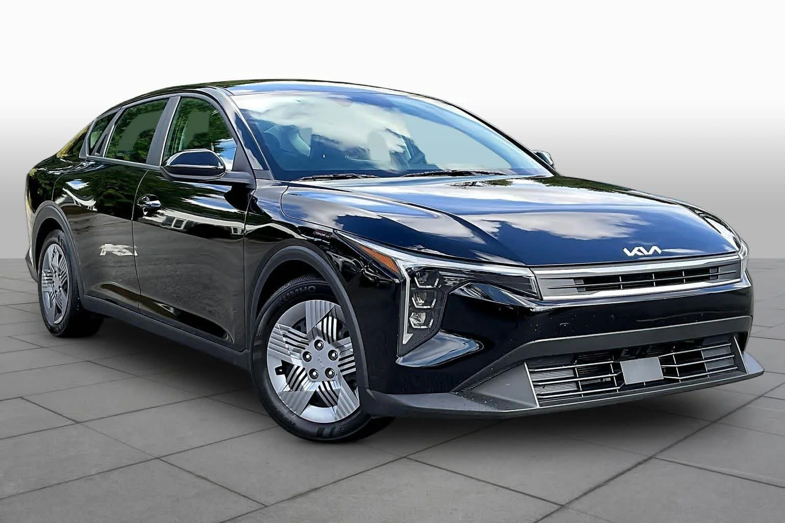 Used 2025 Aurora Black Pearl Kia LX image 3