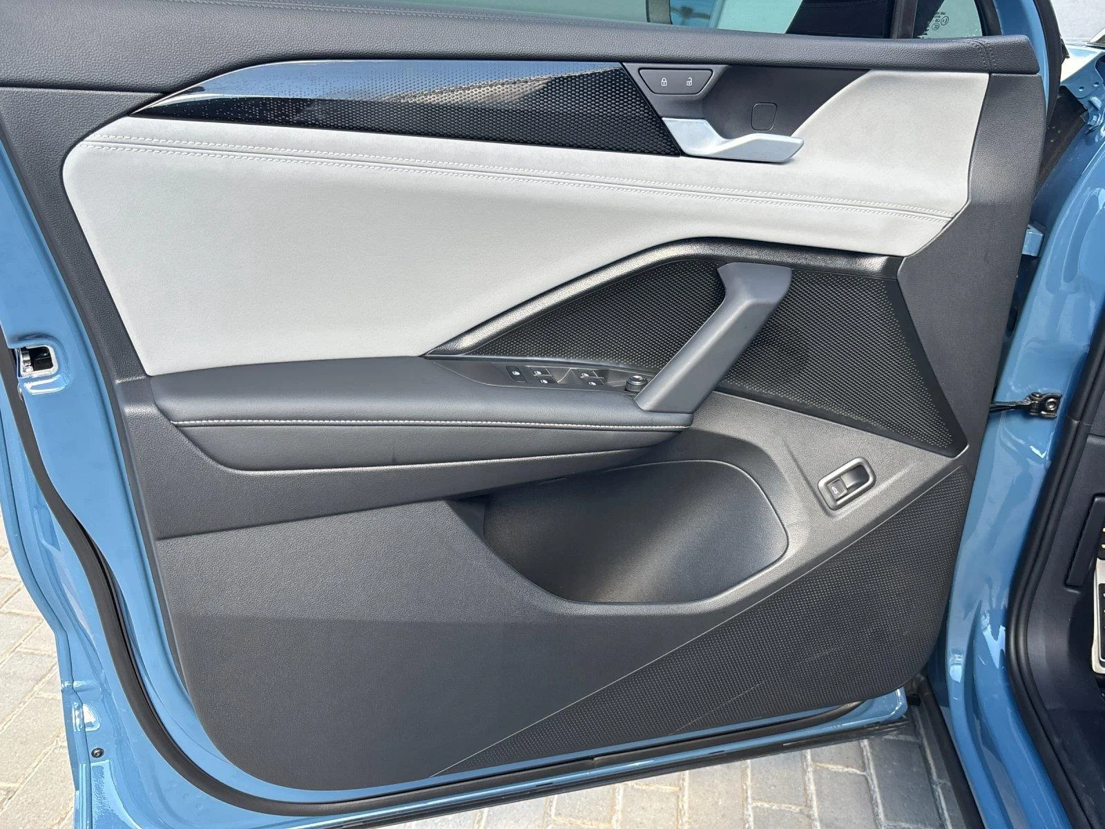 New 2026 monterey blue with deep black roof Volkswagen SE R-Line Black image 13
