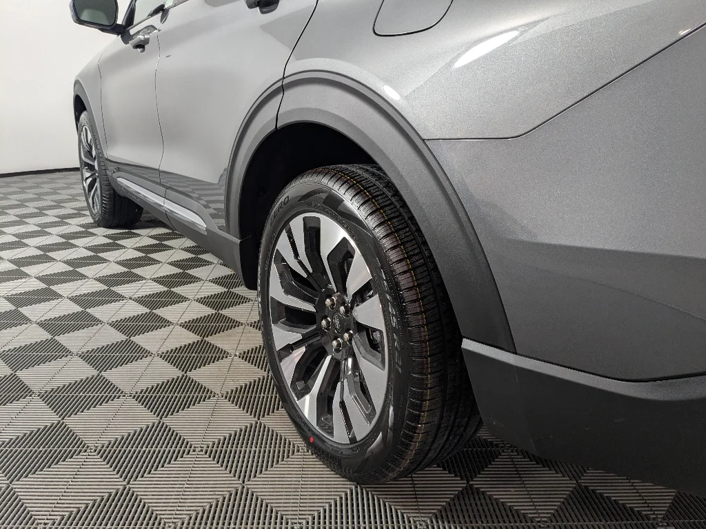 New 2026 CARBONIZED GRAY METALLIC Ford Platinum image 5