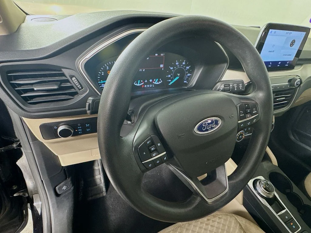 Used 2020 Black Ford SE image 11