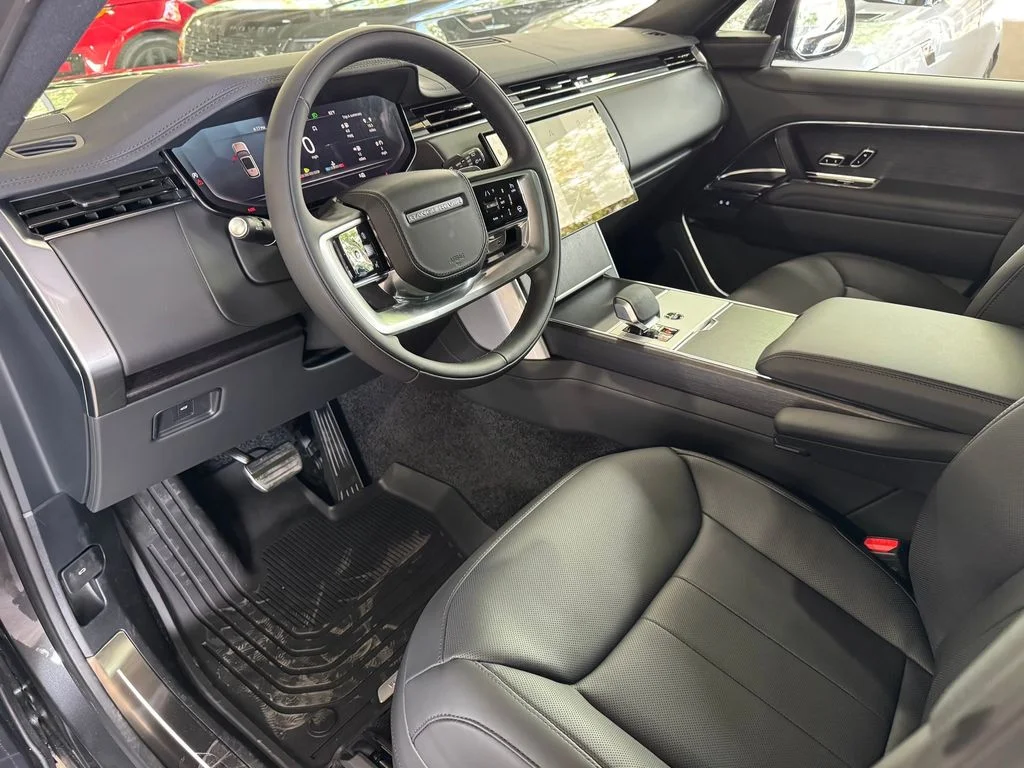 New 2026 Carpathian Grey Land Rover SE image 7