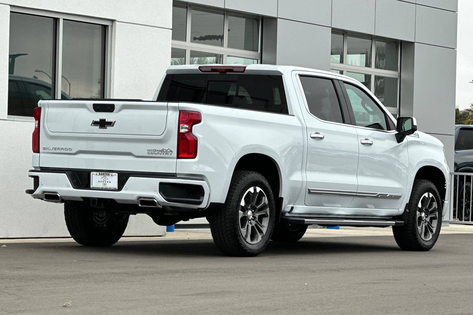 New 2026 Polar White Tricoat Chevrolet High Country image 4